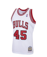 Load image into Gallery viewer, Men&#39;s Mitchell &amp; Ness Michael Jordan Chicago Bulls White NBA Hardwood Classics Authentic Jersey
