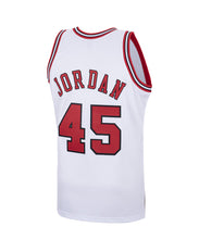 Load image into Gallery viewer, Men&#39;s Mitchell &amp; Ness Michael Jordan Chicago Bulls White NBA Hardwood Classics Authentic Jersey
