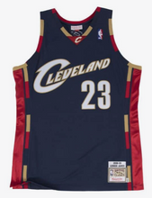 Load image into Gallery viewer, Men&#39;s Mitchell &amp; Ness Lebron James Cleaveland Cavaliers Navy Blue NBA Hardwood Classics Swingman Jersey
